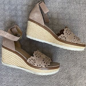Nicole wedges